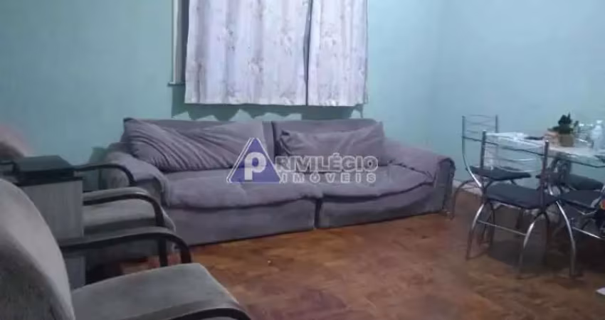 Em santa teresa, excelente apartamento com sala ampla e 2 quartos. tem área externa com churrasqueira!