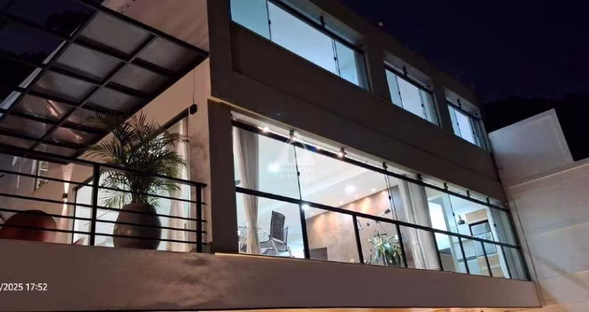 Deslumbrante mansão situada em uma das localizações mais privilegiadas da cidade.