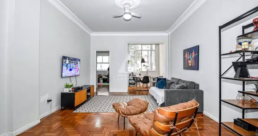 Apartamento de 03 quartos amplos, claros e arejados no flamengo quadra da praia