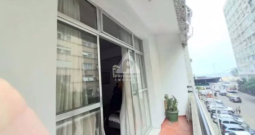 Apartamento de 03 quartos com varanda e vista mar em copacabana rj.