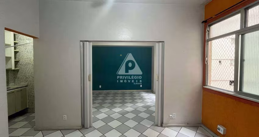 Quarto e sala, 30m², a venda no Flamengo