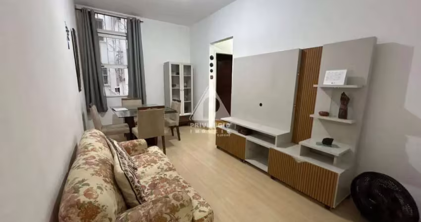 Apartamento de dois quartos com dependência e vaga no flamengo disponível para venda na privilégio imóveis