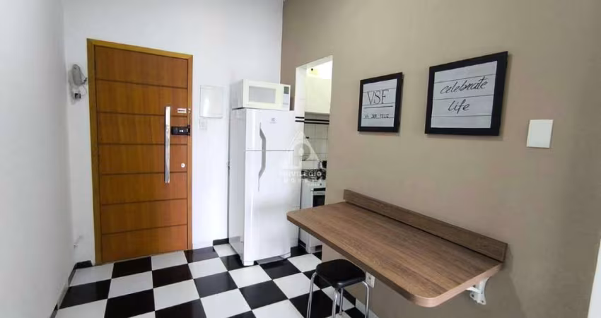 Apartamento com 44m² a venda no Catete, próximo ao Largo do Machado