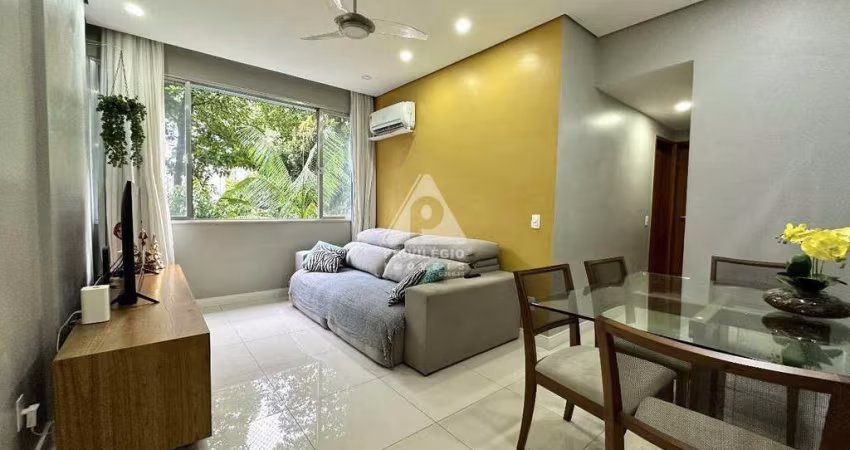 Apartamento de 2 quartos reformado à venda na Glória