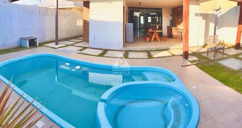 Casa em Pórtico de Búzios com 360m² de terreno total. 3 Quartos; 2 banheiros; ampla Área Gourmet