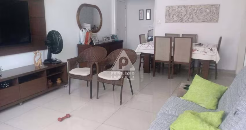 Apartamento 03 Quartos sendo 02 Suítes com Vaga Escriturada no Flamengo