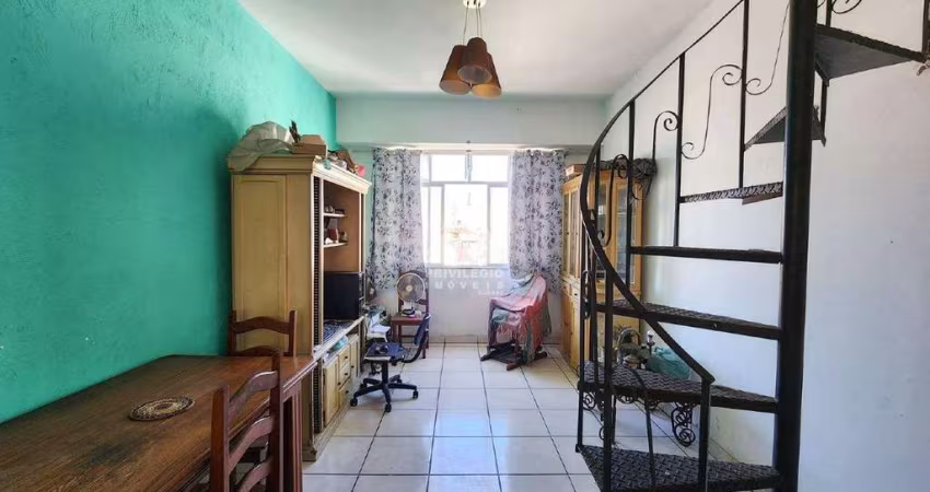 Cobertura duplex no Catete RJ com área externa e vista livre.