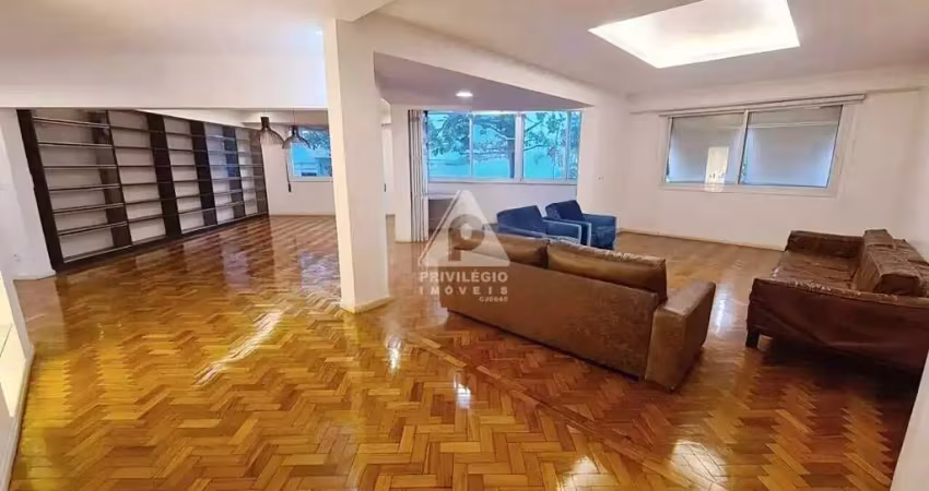Apartamento reformado com 4 quartos, 1 suíte, 1 vaga