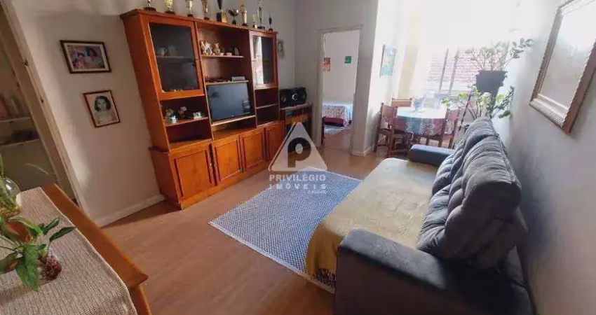 Apartamento de 2 quartos à venda no catete, próximo do largo do machado!