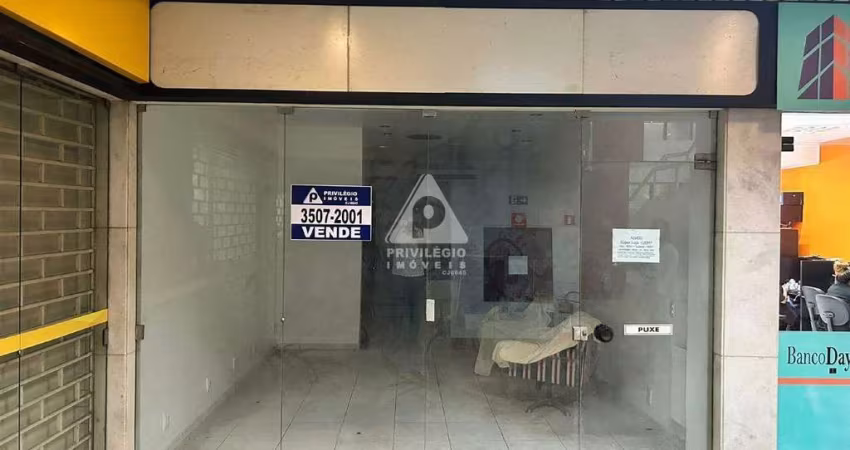 Loja com dependência na Rua da Alfandega