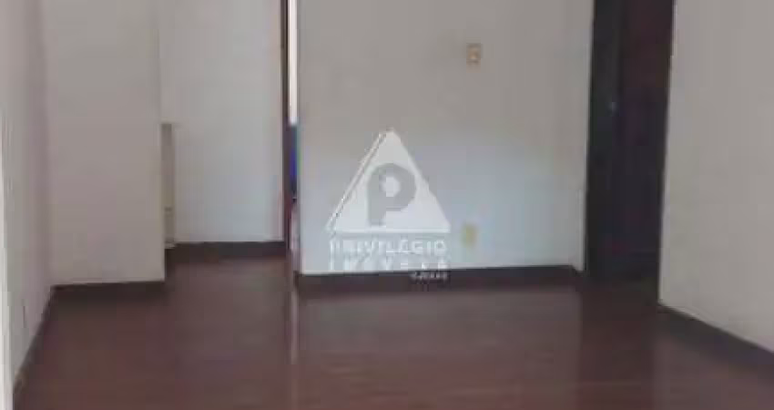 Excelente casa à venda em Condomínio fechado