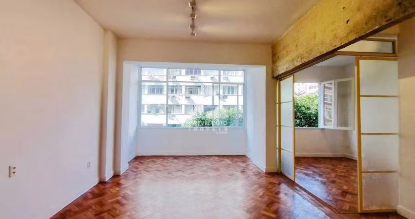 Apartamento totalmente reformado, em Copacabana