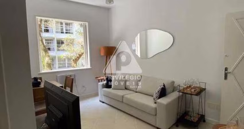 Excelente apartamento no Leme, 2 quadras da praia.
