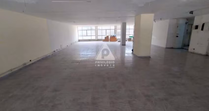 Sobreloja com 264m² e com 2 banheiros no centro do rio