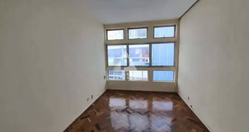 Andar inteiro com 3 salas amplas e 2 banheiros no centro do rio excelente oportunidade !