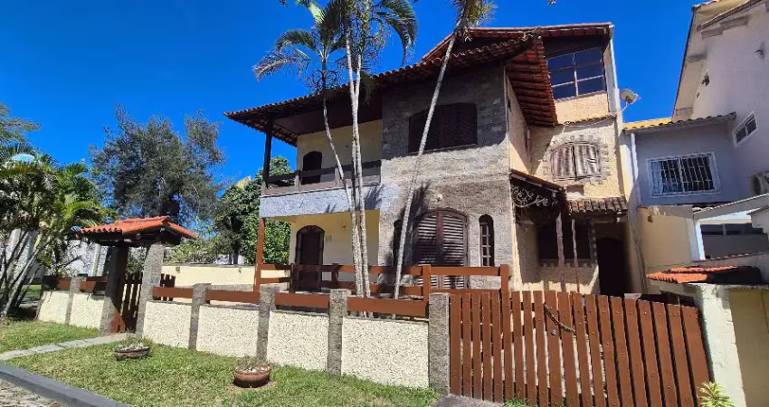Casa para venda com 300 metros quadrados com 4 quartos