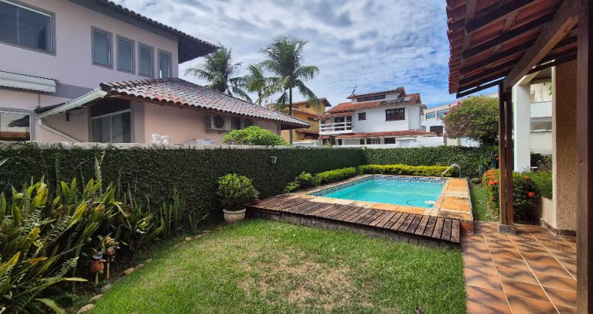 Vendo excelente casa , com 5 quartos e 3 suites na Barra da Tijuca