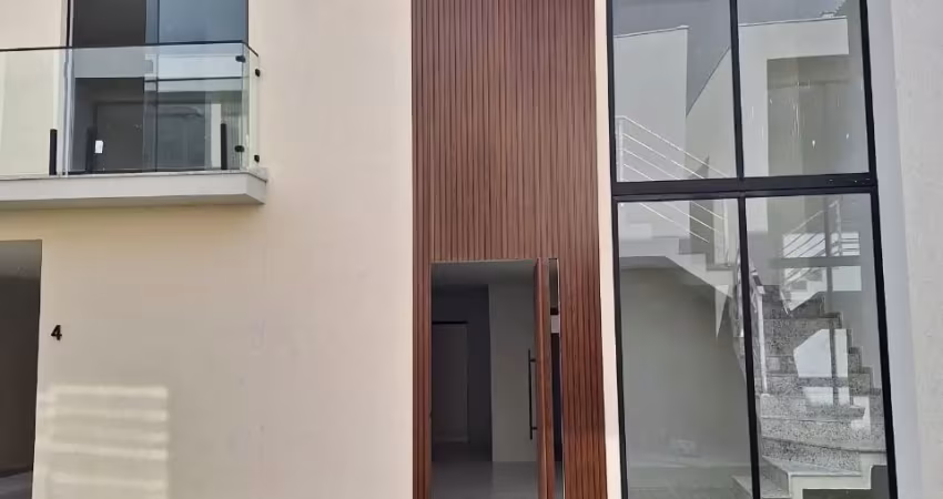 Casa duplex, 4 quartos, 3 suites, nova