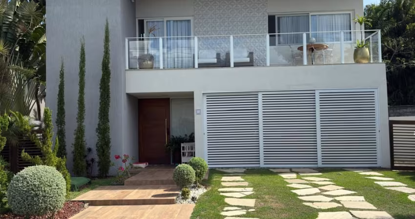 Casa a venda  6/4 sendo 4  suítes em Alphaville Litoral Norte 1