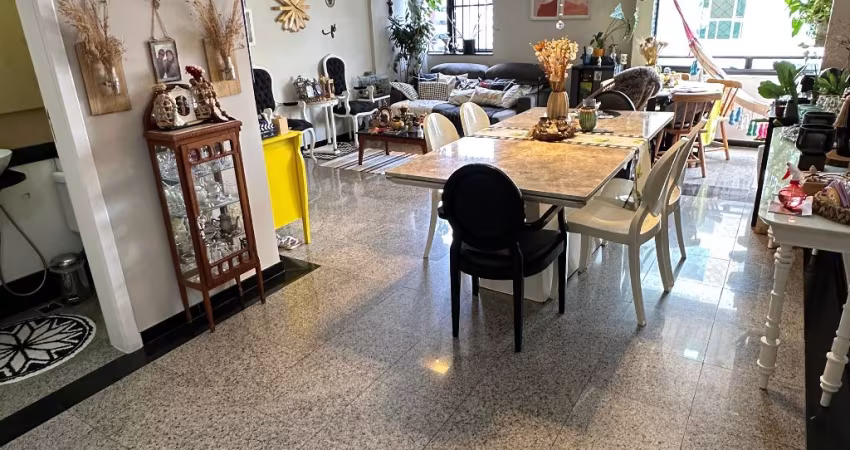 Apartamento a venda 4/4 sendo 3 suítes + dependência na Pituba