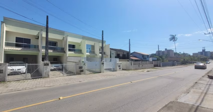 Sobrado geminado com 2 quartos à venda no bairro Floresta