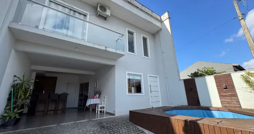 Sobrado geminado com 1 suíte com closet mais 1 quarto à venda no bairro  Floresta