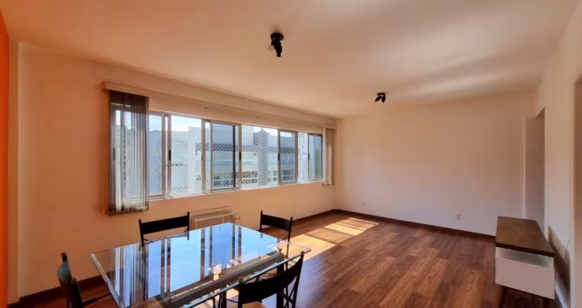 Apartamento com 1 suíte mais 1 quarto à venda no bairro Atiradores
