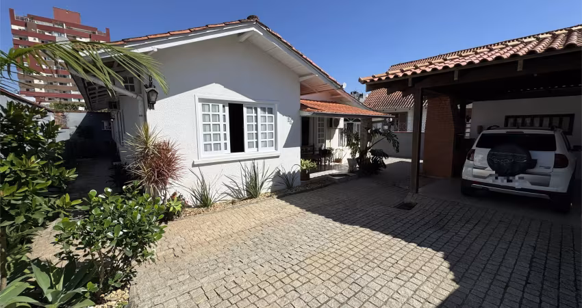 Casa plana com 1 suíte mais 2 quartos à venda no bairro anita garibaldi
