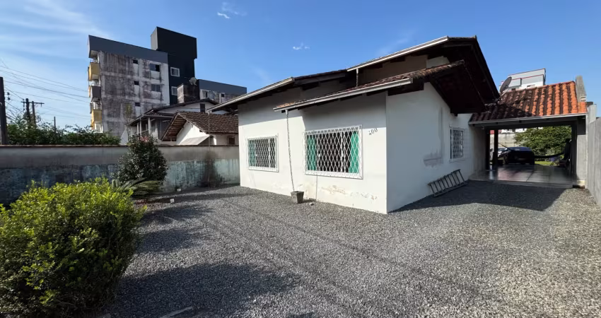 Casa plana com 1 suíte mais 2 quartos à venda no bairro costa e silva