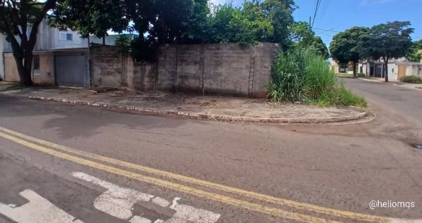 Terreno de Esquina no Asfalto — Jardim São Lourenço