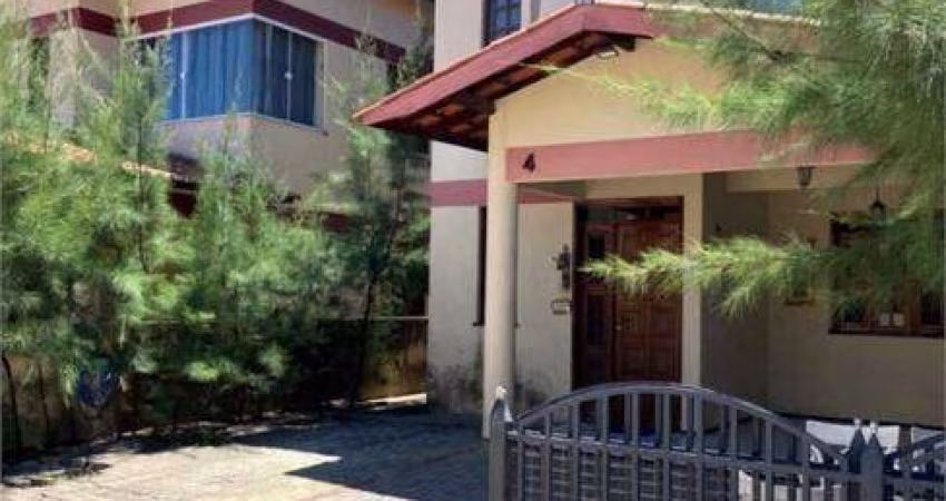 Casa de condomínio para venda possui 123 metros quadrados com 4 quartos