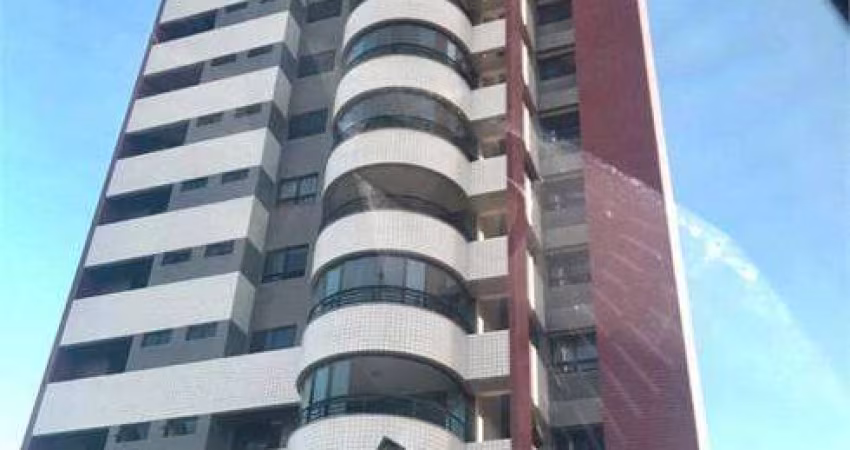 Apartamento para venda possui 211 metros quadrados com 4 quartos