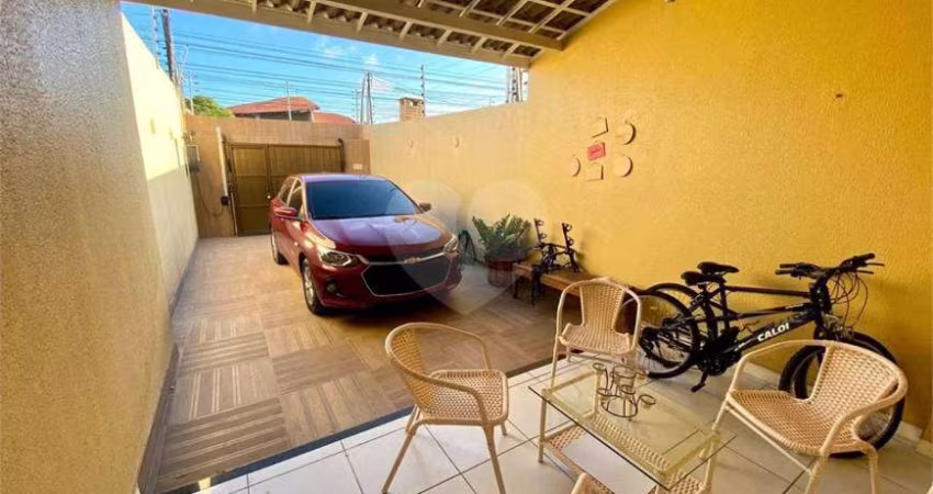 Casa para venda tem 88 metros quadrados com 2 quartos em Lagoa Redonda - Fortaleza - Ceará