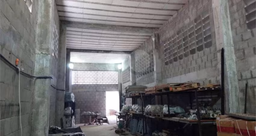 Galpão/Depósito/Armazém para venda tem 260 metros quadrados com 3 quartos