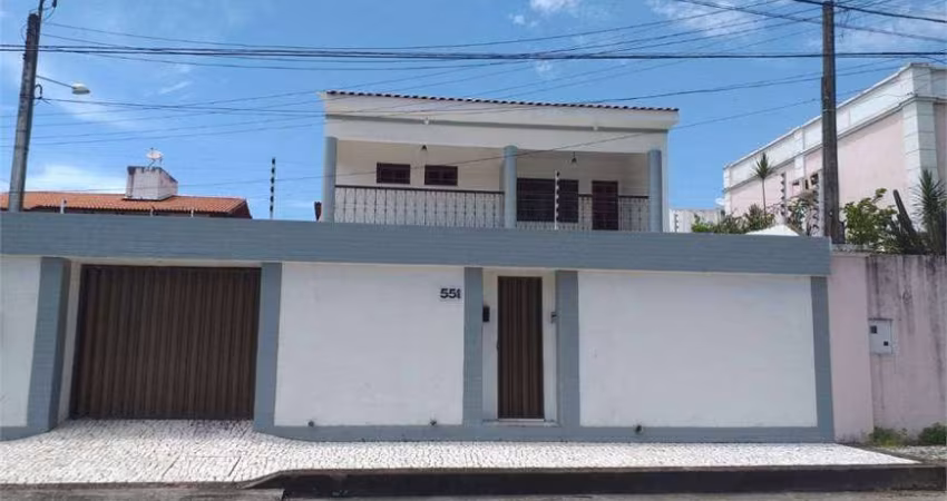 Casa para venda tem 228 metros quadrados com 3 quartos em Cocó - Fortaleza - Ceará