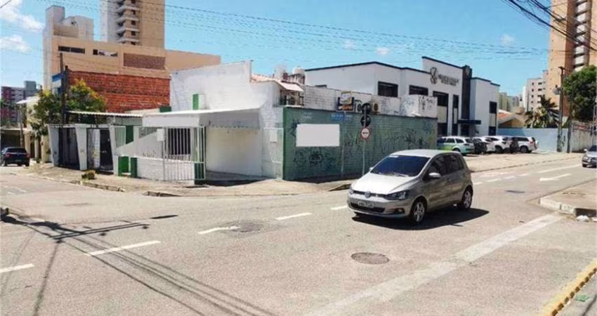 Casa para venda possui 69 metros quadrados com 3 quartos em Aldeota - Fortaleza - Ceará