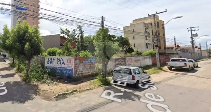 Terreno à venda na Rua Ministro Abner de Vasconcelos, 50, Sapiranga, Fortaleza