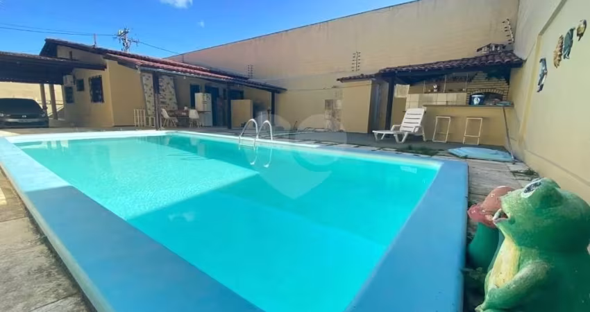 Casa Plana, na Sapiranga,  com Piscina