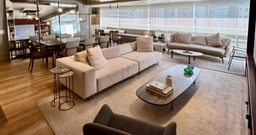 Lindo apartamento no Meireles, 212m²,PORTEIRA FECHADA