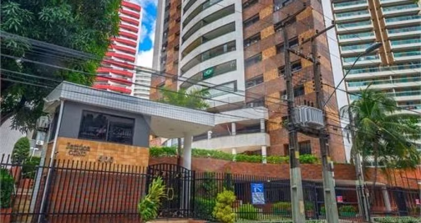 More a poucas quadras do mar,164m²