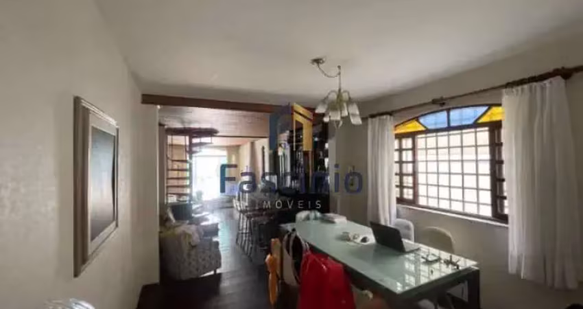 Casa à venda na Rua Mário Whately, 320, Alto da Lapa, São Paulo