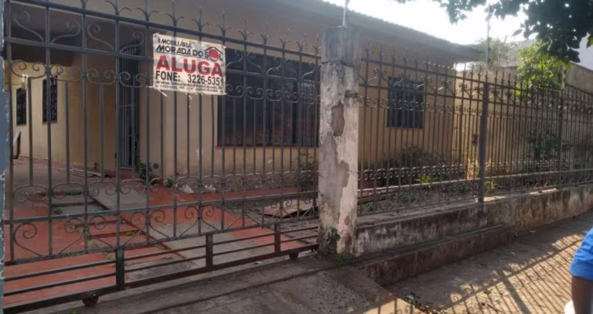 Casa com 3 quartos para alugar na Rua Santa Joaquina de Vedruna, 840, Zona 05, Maringá
