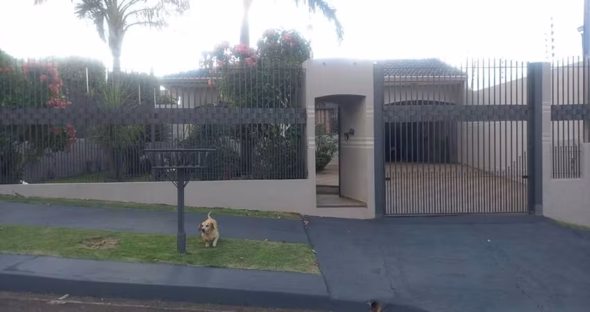 Casa com 2 quartos à venda na Rua Pioneiro José Redondo Lopes, Jardim Everest, Maringá