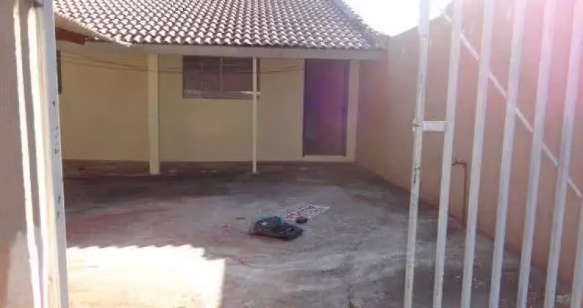 IMOVEL COM 2 CASAS  NO REQUIAO