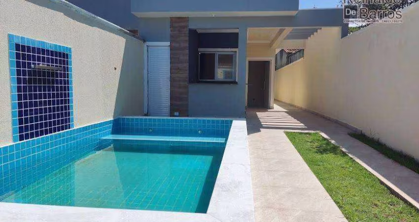 Linda casa com 3 dormitórios, a poucos metros do mar