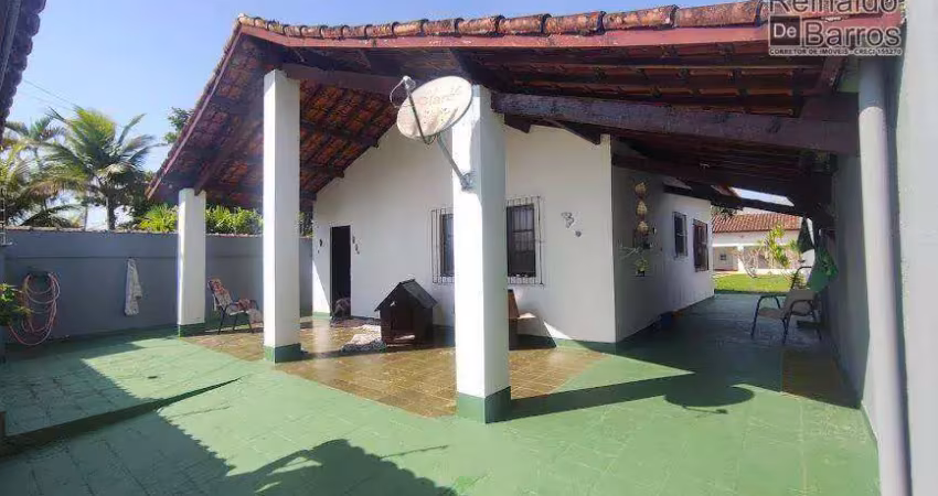 Casa com 2 dormitórios em terreno de 420 m² em itanhaém .