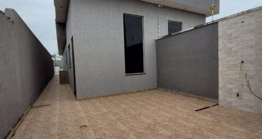 Linda Casa com piscina à venda na cidade de Itanhaém