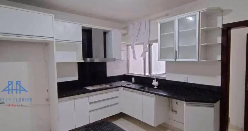 APARTAMENTO A VENDA - MUITO BEM LOCALIZADO EM FRENTE AO PARQUE ECOLÓGICO DO CÓRREGO GRANDE, À 500m DA UFSC, REGIÃO COMERCIAL e FÁCIL ACESSO.