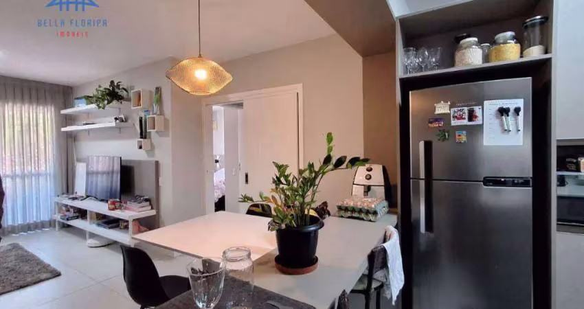 Oportunidade!!! ótimo apartamento em frente a ufsc, 2 quartos, banheiro, sacada, 1 garagem, reformado e moiliado.
