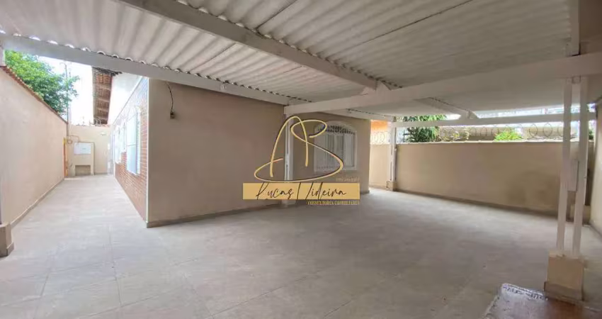 Casa com 3 dormitórios, sendo 1 suíte, 4 vagas de garagem na aviação em praia grande.
